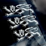 画像: 【送料無料／在庫あり かっこいい おしゃれ ステッカー ご購入後スグ発送】カーステッカー シール【外張り(外貼り)】130×100mm■イングランド王室紋章,３匹のライオン,イングランド・ロイヤル・コート・オブ・アームズ,スリーライオンズ,Three Lions,England Royal Coat of Arms 
